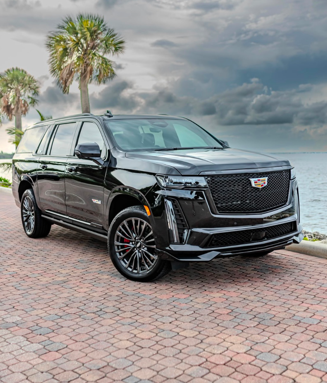 Cadillac Escalade-V Black