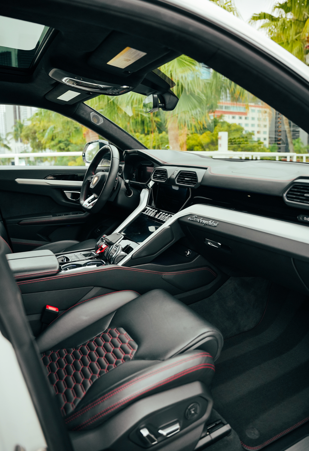 Lamborghini Urus photo