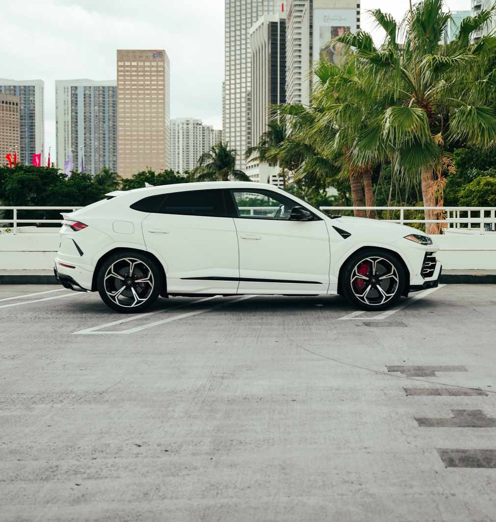Lamborghini Urus photo