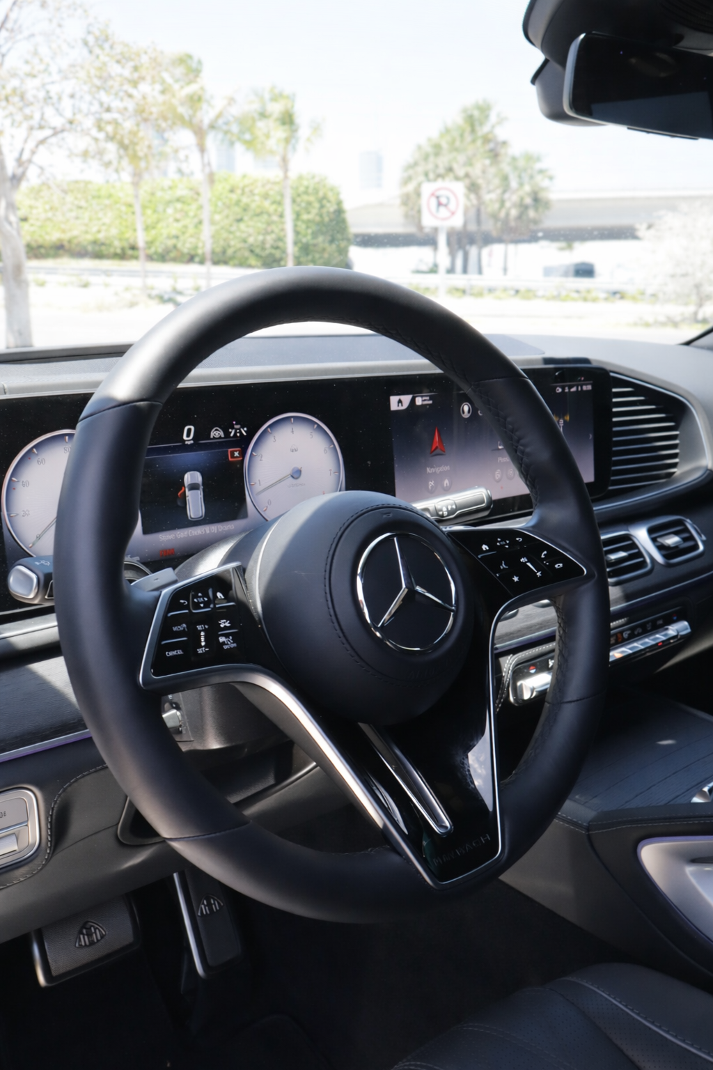 Mercedes-Maybach GLS 600 photo