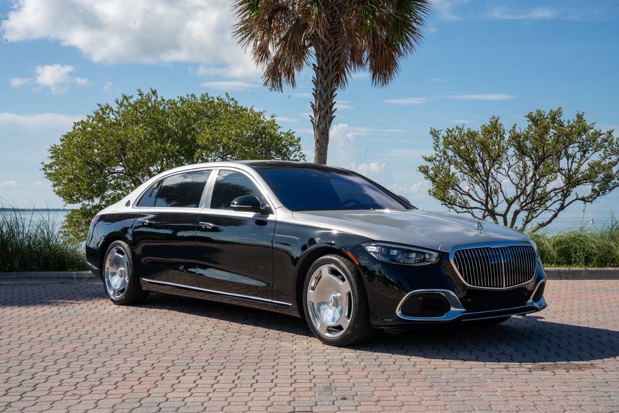 Mercedes-Maybach S580 Grey Two-Tone